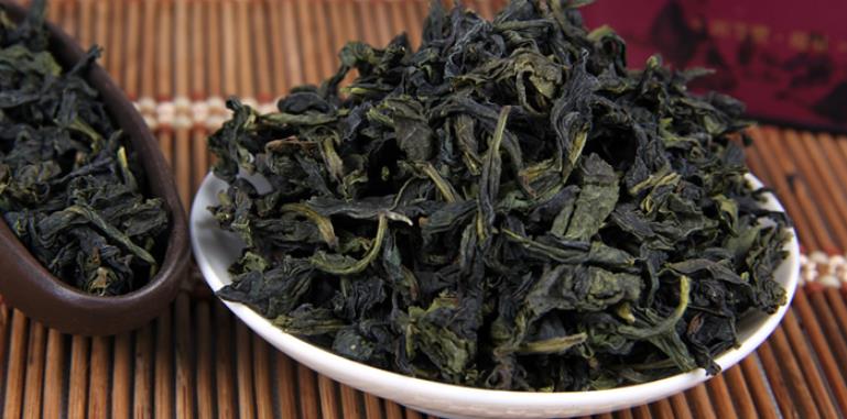 文山包种茶叶的干茶色泽是怎样的？
