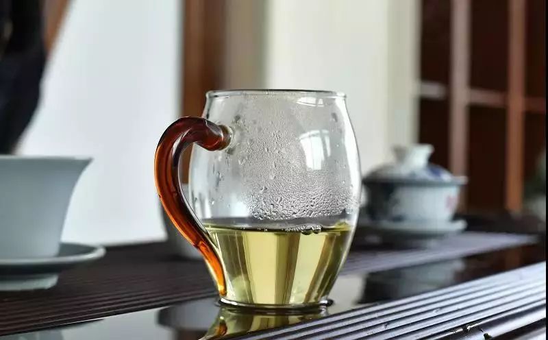 为何中年人更爱喝茶？