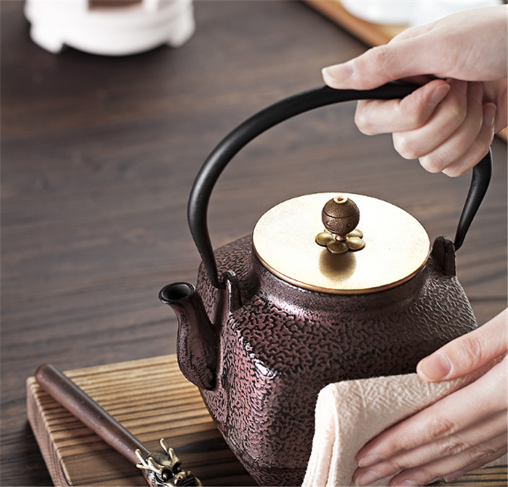 越来越多人用铁壶煮水泡茶，你知道有什么讲究吗？