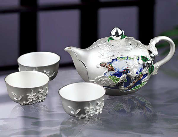 用纯银茶具泡茶有什么好处 揭秘纯银茶具泡茶养生作用