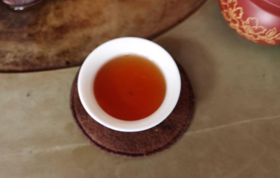 六堡茶饼茶与散茶的区别