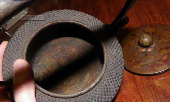 铸铁茶壶生锈具体的做法