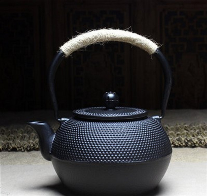 铁壶煮水，里面蕴含着禅茶一味！
