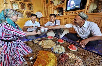 维吾尔族人饮用香茶的传统饮茶习惯