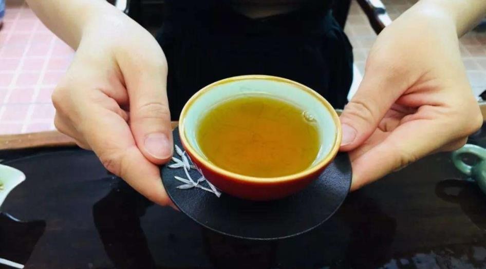 上茶的顺序