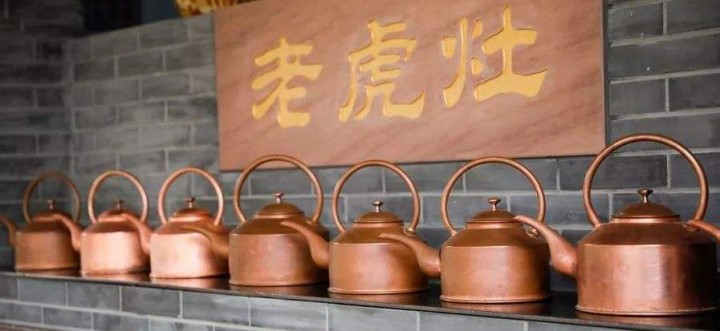 一起去成都的街头，品味盖碗茶文化中的生活方式。