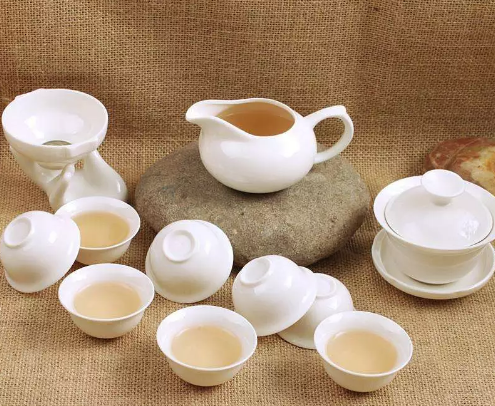 怎么挑选陶瓷茶具 品味陶瓷茶具了解中国文化