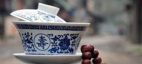 一起去成都的街头，品味盖碗茶文化中的生活方式。