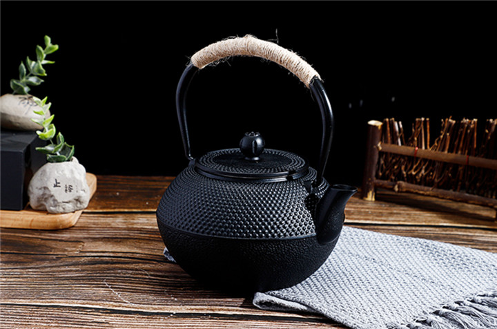 铁壶煮出的茶汤发黑到底是什么原因呢？