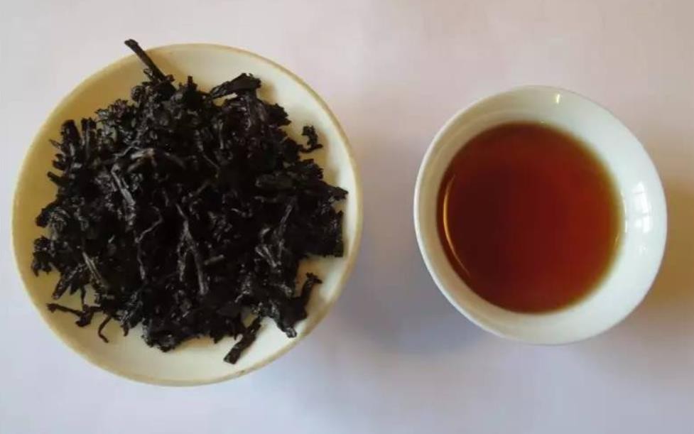 六堡茶饼茶与散茶的区别