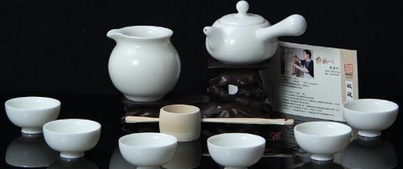 瓷质茶具有哪几种？有什么特点？