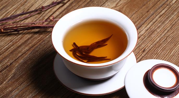 冬季，肠胃不适的人该怎样饮茶