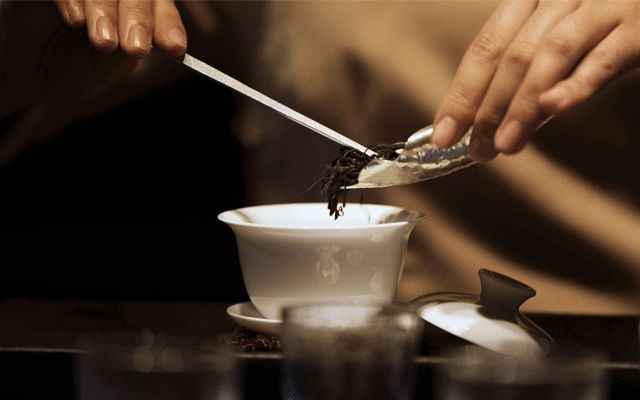 喝茶时,这些礼仪常识一定要知道,别再无知了